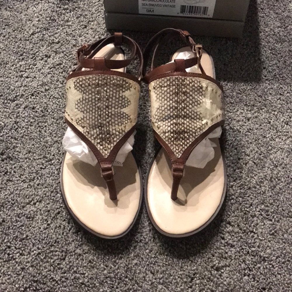 BCBGMAXAZRIA